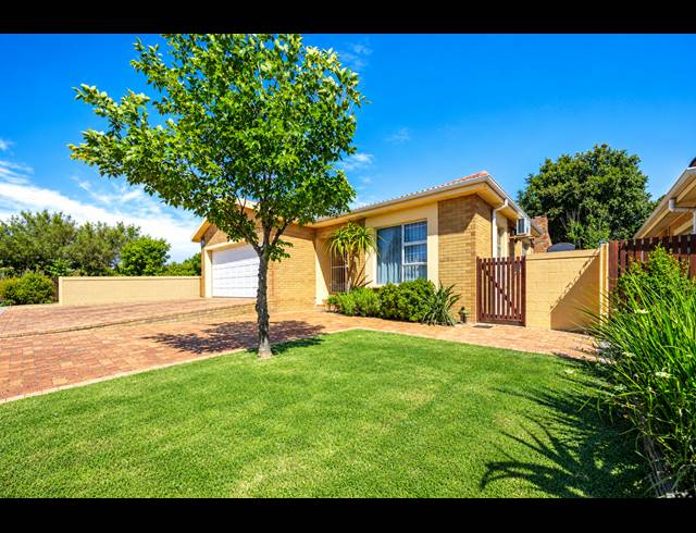 3 BEDROOM HOUSE FOR SALE IN SONSTRAAL HEIGHTS